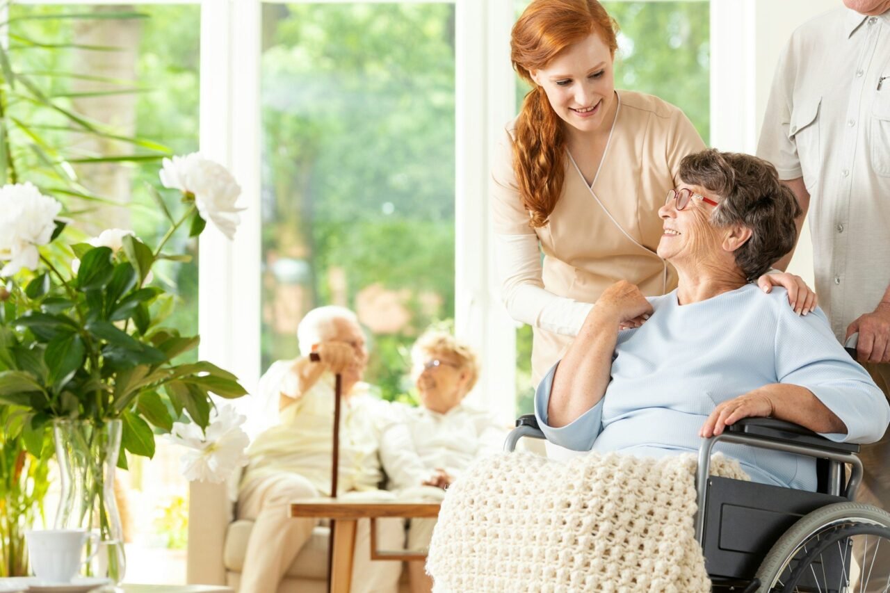 QHS carer supporting a client with dementia at home